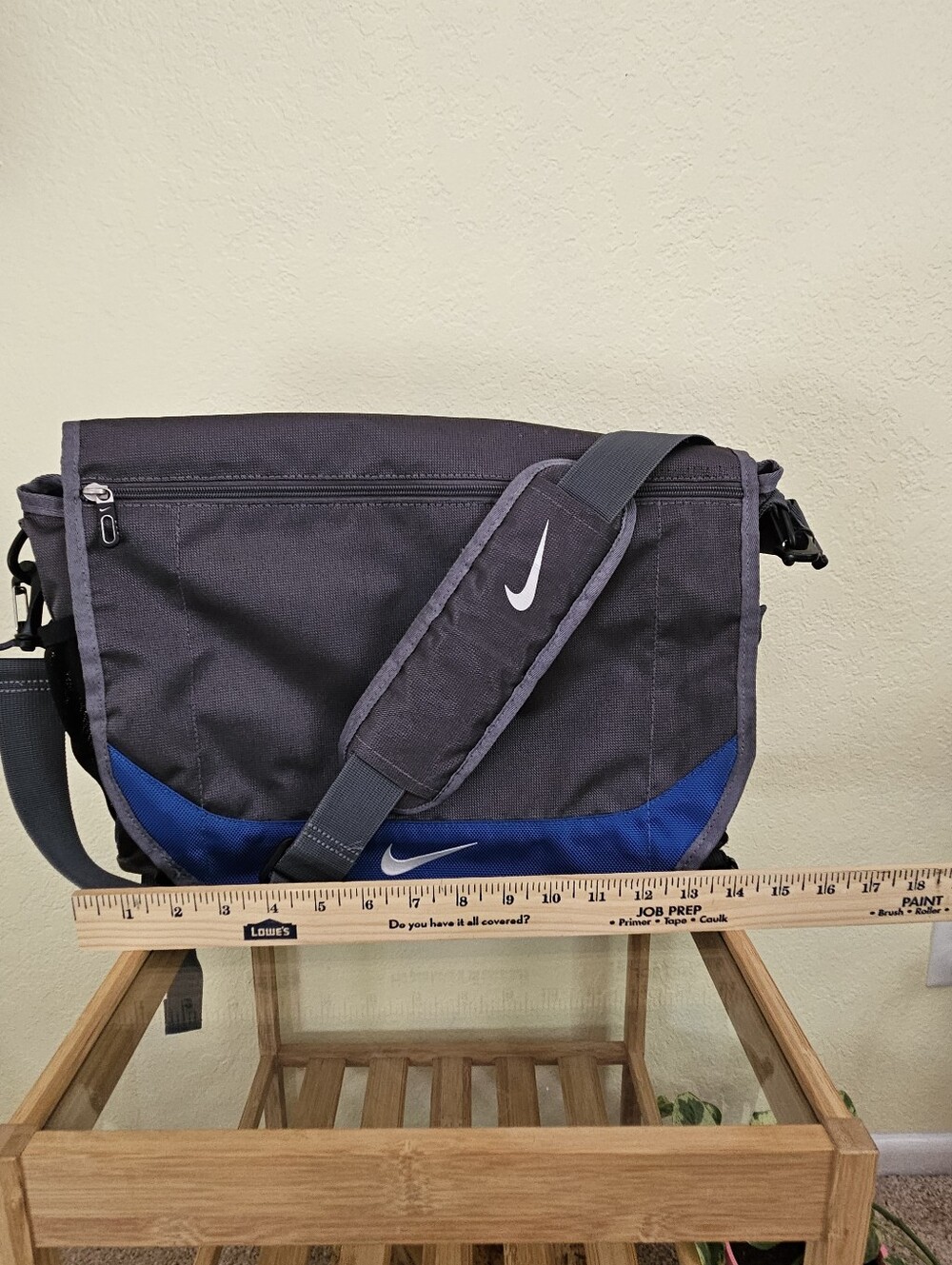 Nike Messenger laptop travel bag. - Picture 2 of 14